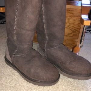 Tall brown Ugg boots